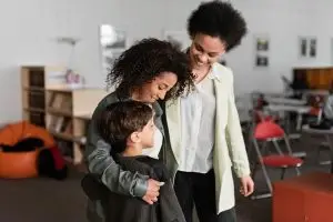 mothers-with-their-son-in-the-classroom